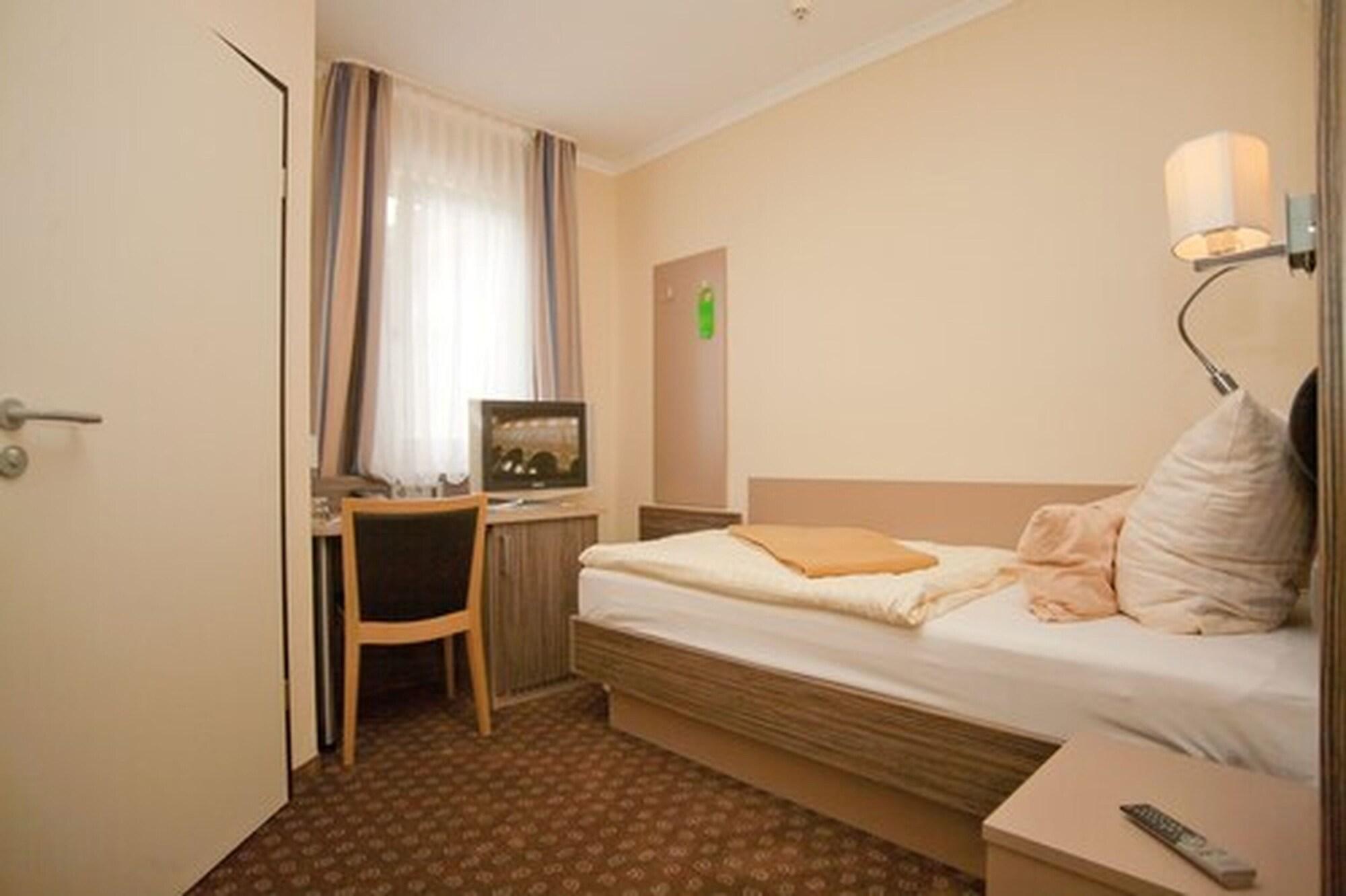 Hotel City Hotel 3*